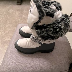 Women Waterproof Winter Snow Boots Faux Fur Mid Calf Boots. Size 10 Womens